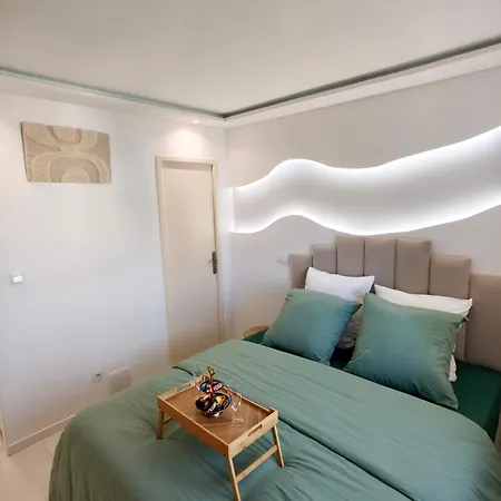 Apartment Standing Climatise Avec Parking Prive